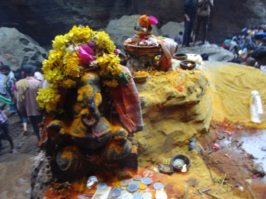 Shiva lingam and Valampuri Vinayagar - Photo courtesy - Jothi